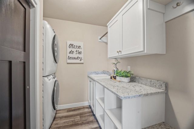 5749 N SEQUOIA DRIVE, Appleton, WI 54913