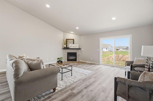 5749 N SEQUOIA DRIVE, Appleton, WI 54913