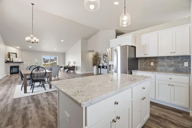 5749 N SEQUOIA DRIVE, Appleton, WI 54913