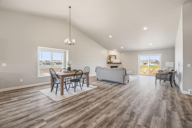 5749 N SEQUOIA DRIVE, Appleton, WI 54913