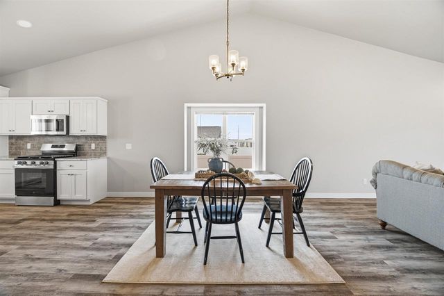 5749 N SEQUOIA DRIVE, Appleton, WI 54913