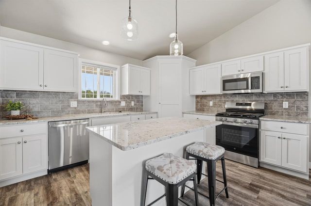 5749 N SEQUOIA DRIVE, Appleton, WI 54913