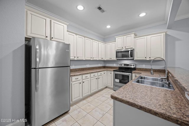2324 Dovedale Drive B, Greenville, NC 27834