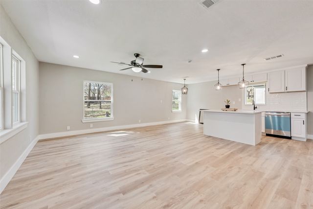 9303 S Fm 730, Azle, TX 76020