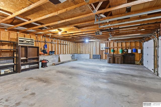 36712 Oakmont Drive, Louisville, NE 68037