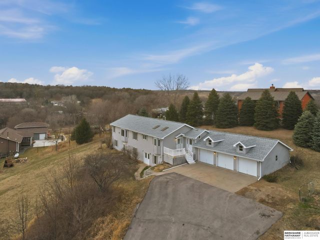 36712 Oakmont Drive, Louisville, NE 68037