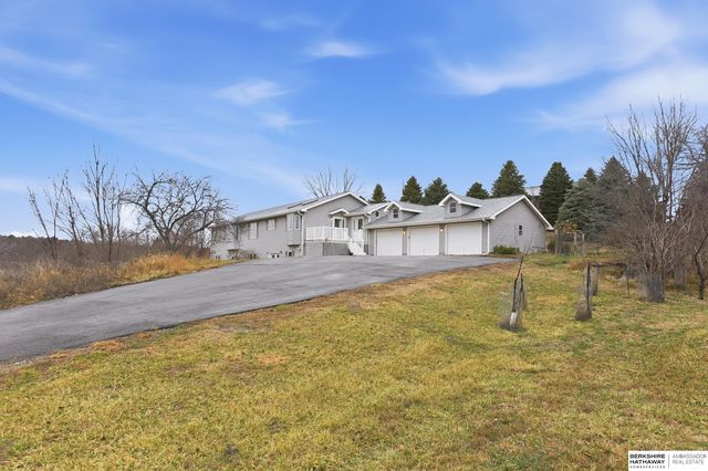 36712 Oakmont Drive, Louisville, NE 68037