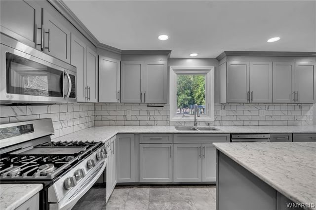6328 Mayflower Lane, Hamburg, NY 14085