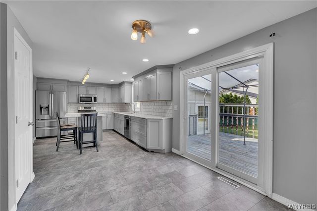 6328 Mayflower Lane, Hamburg, NY 14085