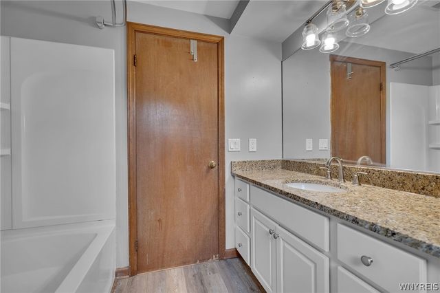 6328 Mayflower Lane, Hamburg, NY 14085