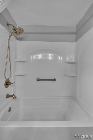 6328 Mayflower Lane, Hamburg, NY 14085