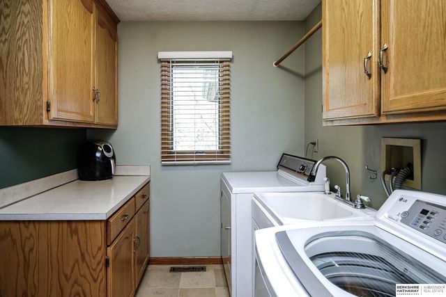 1214 N 161st Circle, Omaha, NE 68118