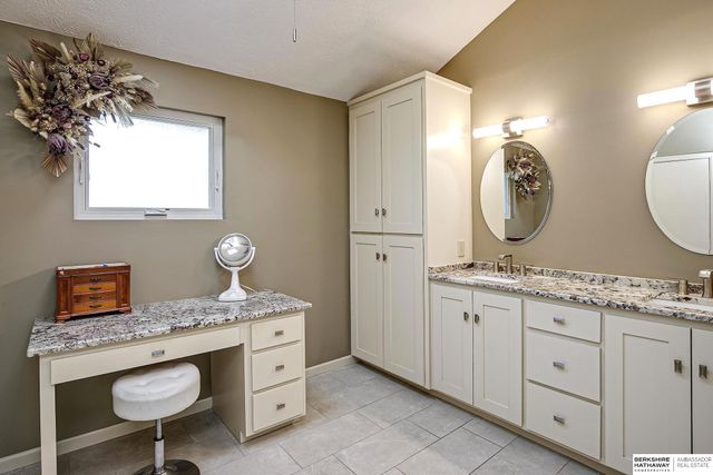 1214 N 161st Circle, Omaha, NE 68118