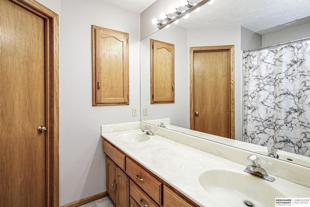 1214 N 161st Circle, Omaha, NE 68118