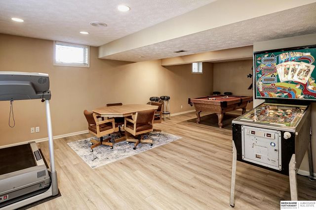 1214 N 161st Circle, Omaha, NE 68118