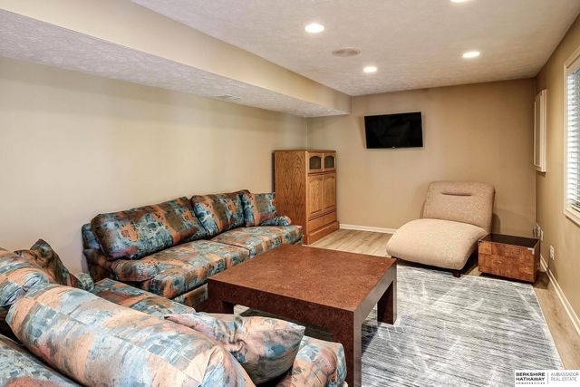 1214 N 161st Circle, Omaha, NE 68118