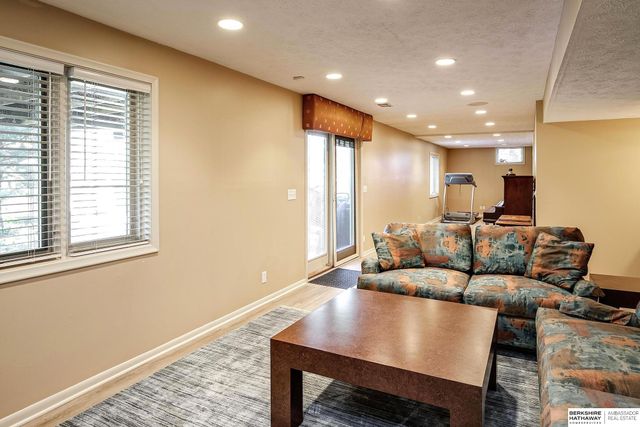 1214 N 161st Circle, Omaha, NE 68118