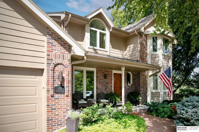 1214 N 161st Circle, Omaha, NE 68118