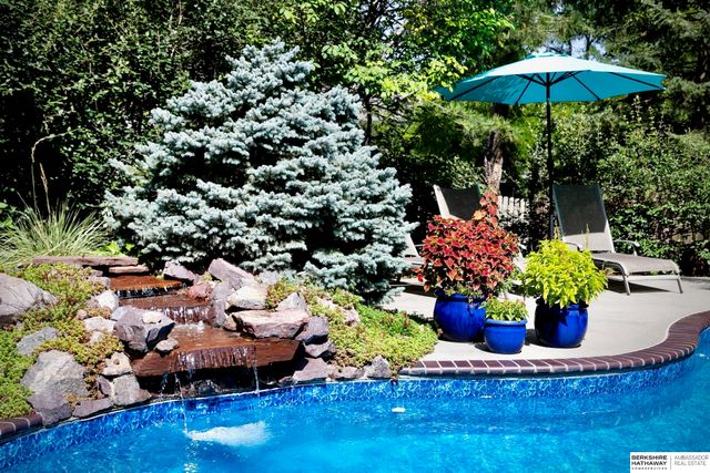 1214 N 161st Circle, Omaha, NE 68118