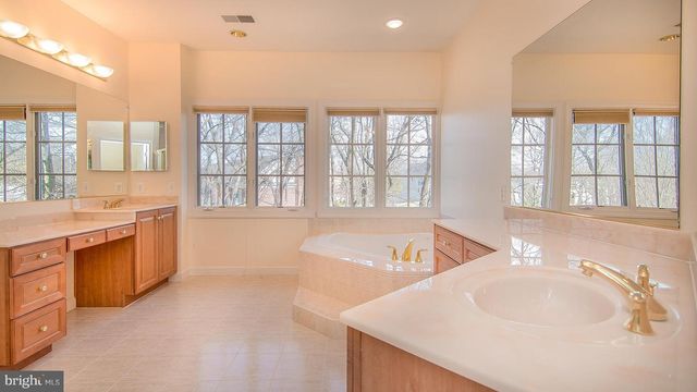 18208 SHINNIECOCK HILLS PL, Leesburg, VA 20176