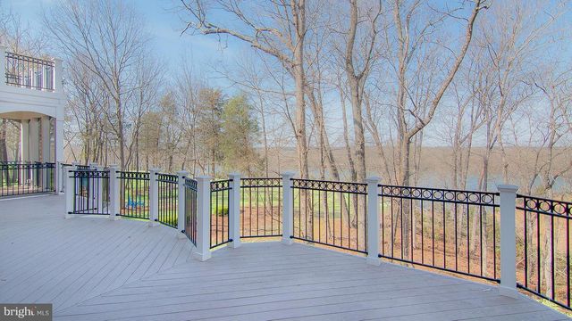 18208 SHINNIECOCK HILLS PL, Leesburg, VA 20176