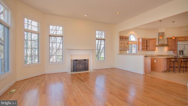 18208 SHINNIECOCK HILLS PL, Leesburg, VA 20176