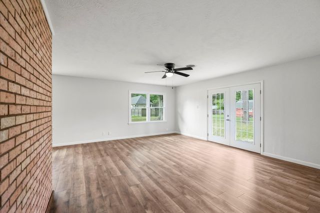 606 Clayton Street, Tomball, TX 77375