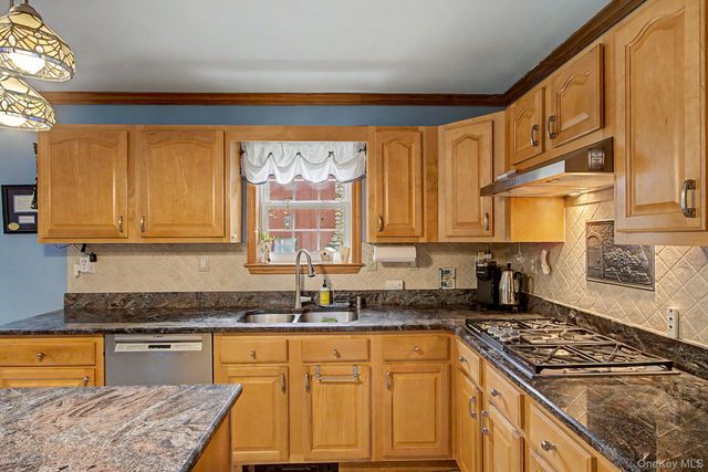 12 Lake Drive, New City, NY 10956