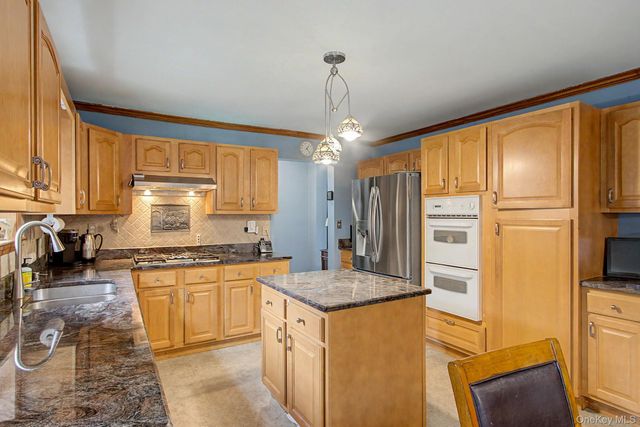 12 Lake Drive, New City, NY 10956