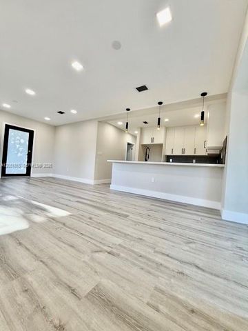 1800 SW 75th Ave Rd, Miami, FL 33155