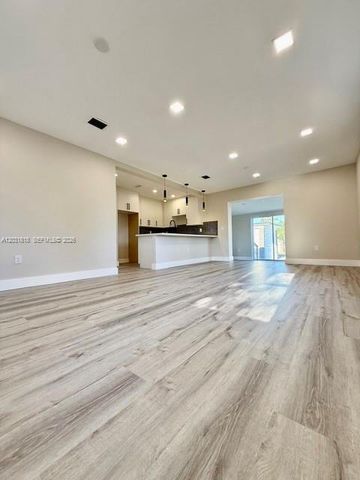 1800 SW 75th Ave Rd, Miami, FL 33155