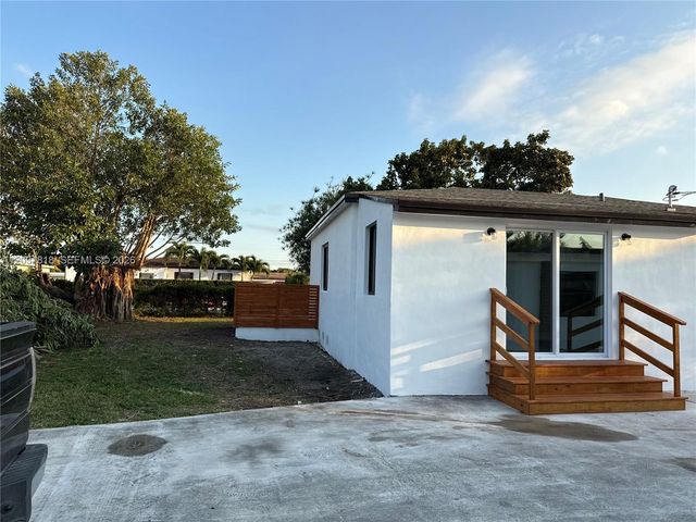 1800 SW 75th Ave Rd, Miami, FL 33155
