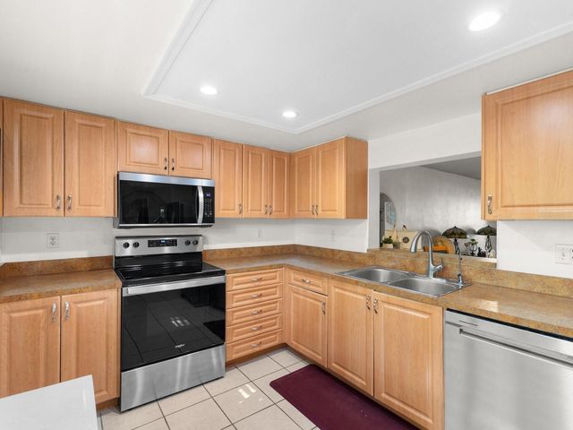 3076 EASTLAND BOULEVARD 210, Clearwater, FL 33761