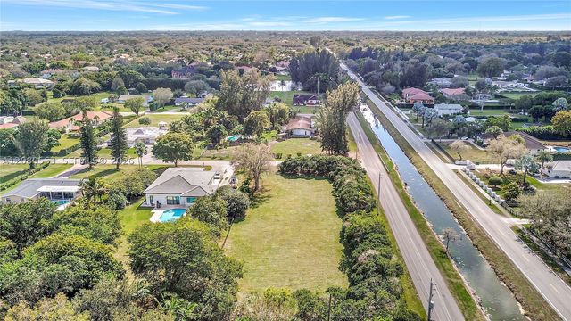 28 SW Street, Davie, FL 33330