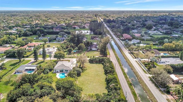 28 SW Street, Davie, FL 33330