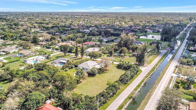 28 SW Street, Davie, FL 33330
