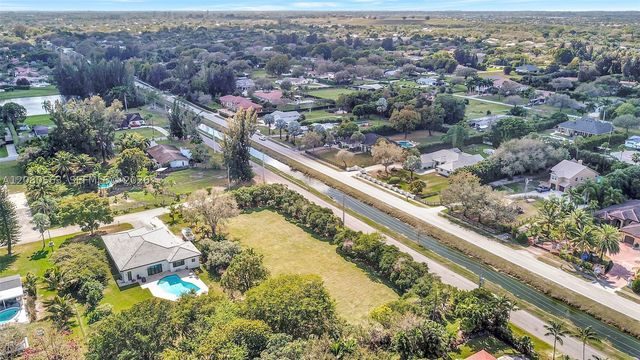 28 SW Street, Davie, FL 33330