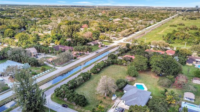 28 SW Street, Davie, FL 33330