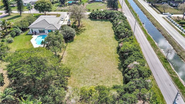 28 SW Street, Davie, FL 33330