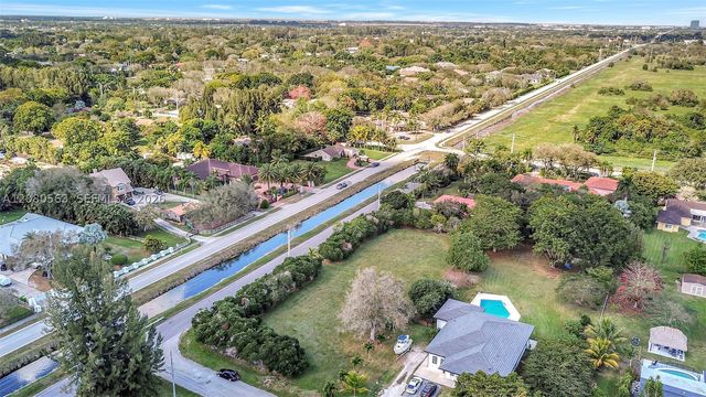 28 SW Street, Davie, FL 33330