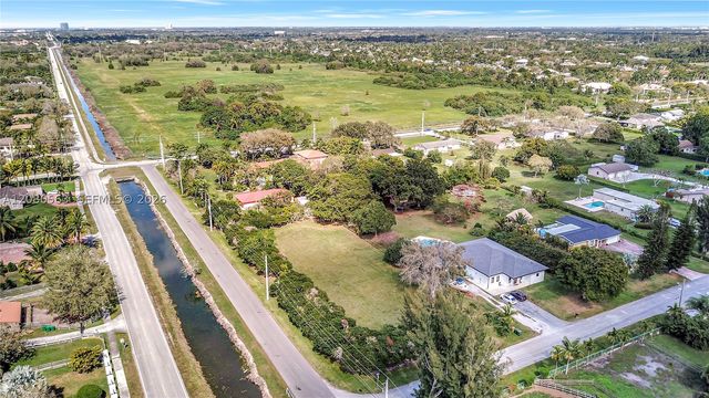 28 SW Street, Davie, FL 33330