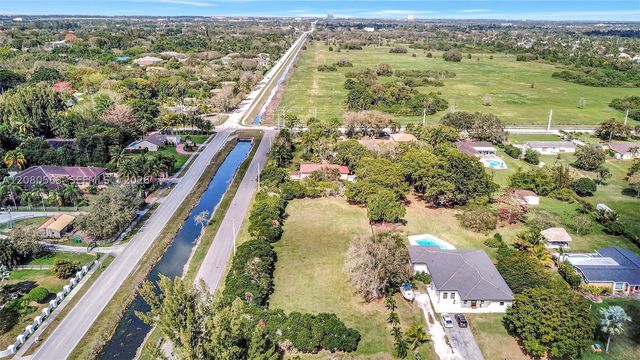 28 SW Street, Davie, FL 33330