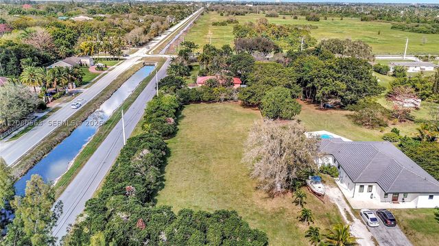 28 SW Street, Davie, FL 33330