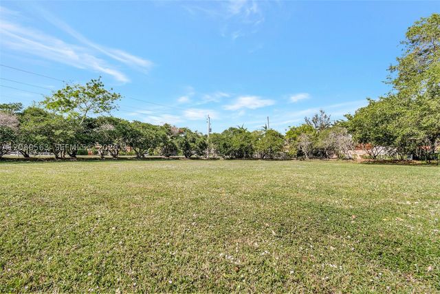 28 SW Street, Davie, FL 33330