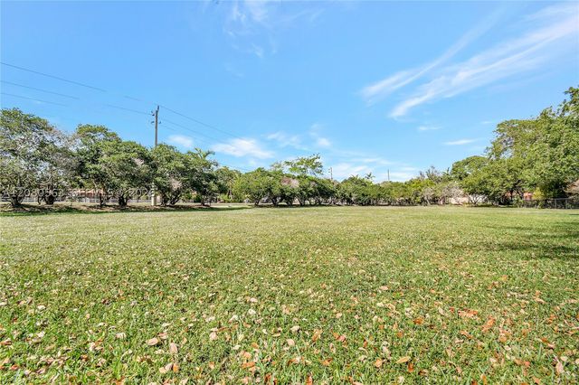 28 SW Street, Davie, FL 33330