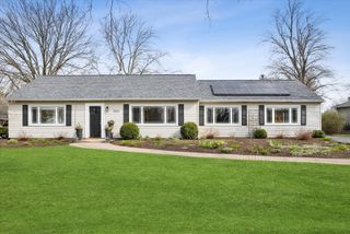 2000 W 55th Place, La Grange Highlands, IL 60525