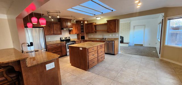 2381 Brentwood Street, Medford, OR 97504