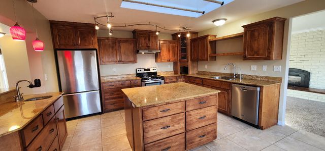 2381 Brentwood Street, Medford, OR 97504