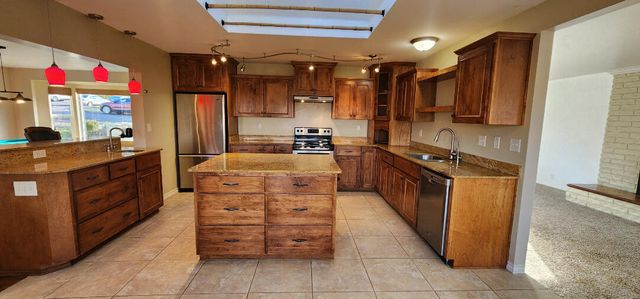 2381 Brentwood Street, Medford, OR 97504