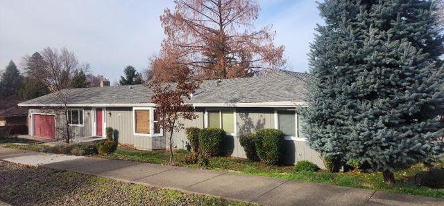2381 Brentwood Street, Medford, OR 97504